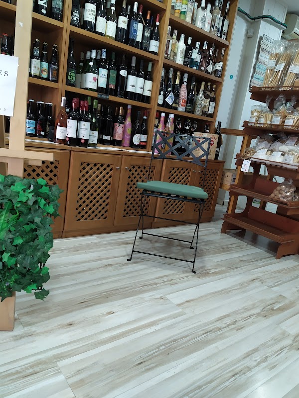 Interior de la tienda Frutos Secos Oliguer en Benimaclet